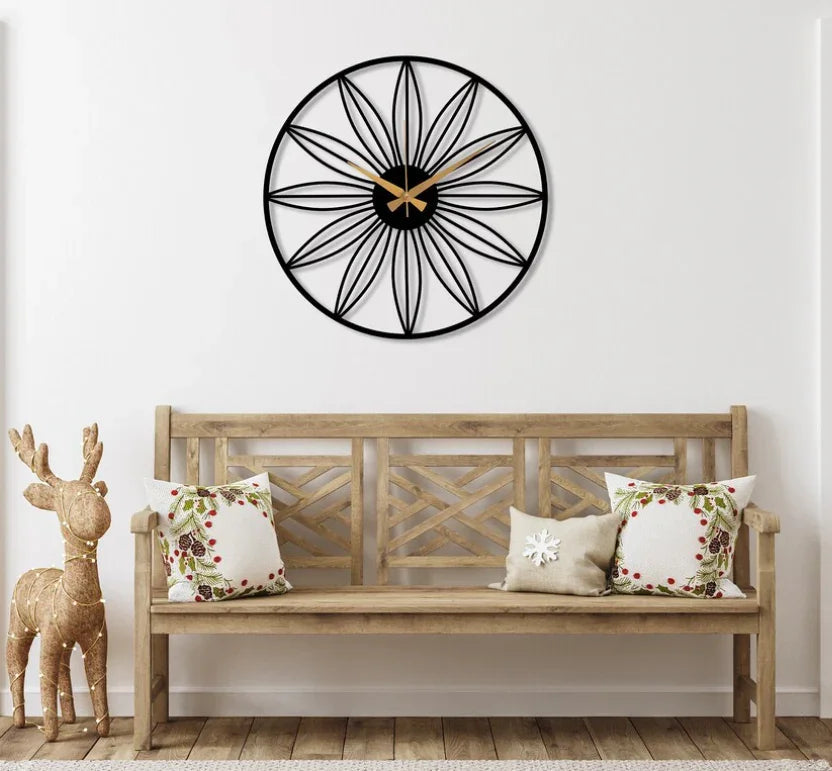 Twelve leaf black wallclock