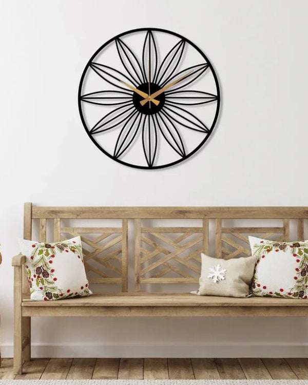 Twelve leaf black wallclock