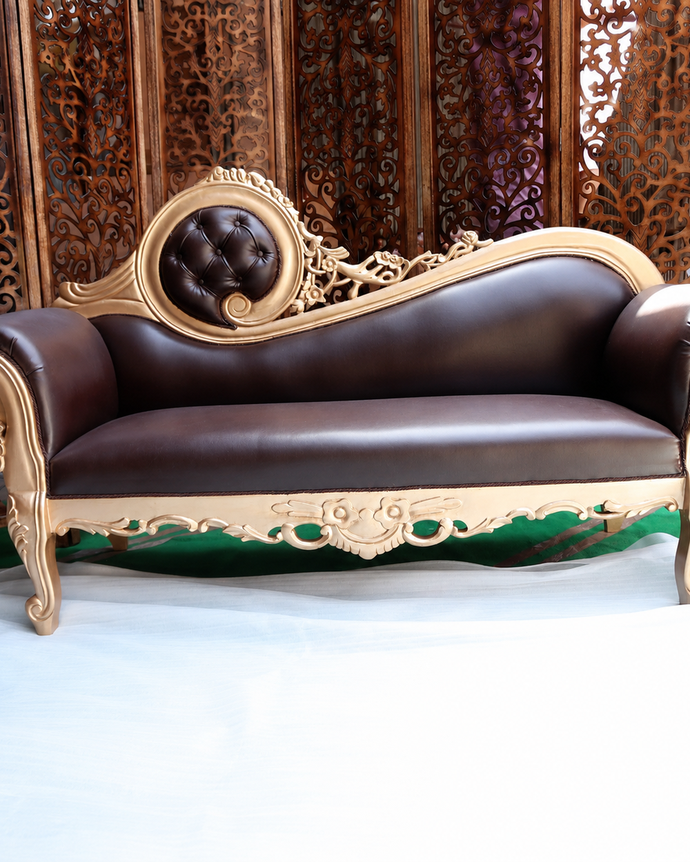 Hand Carved Canapé Teak Wood Victorian Style Sofa Couch