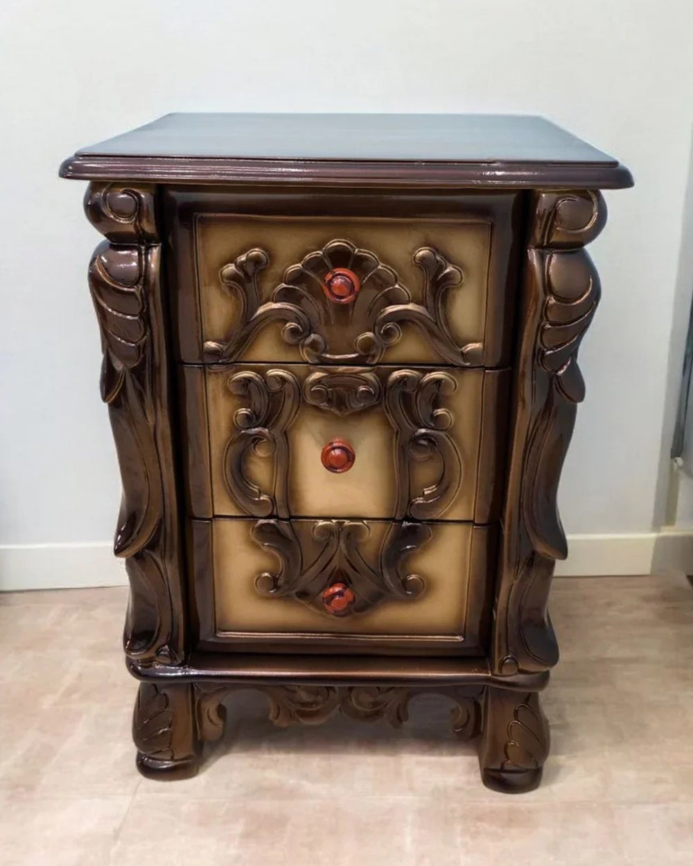 Bloomart Traditional Luxury Sheesham Wood Nightstand Set of 1 (Golden)