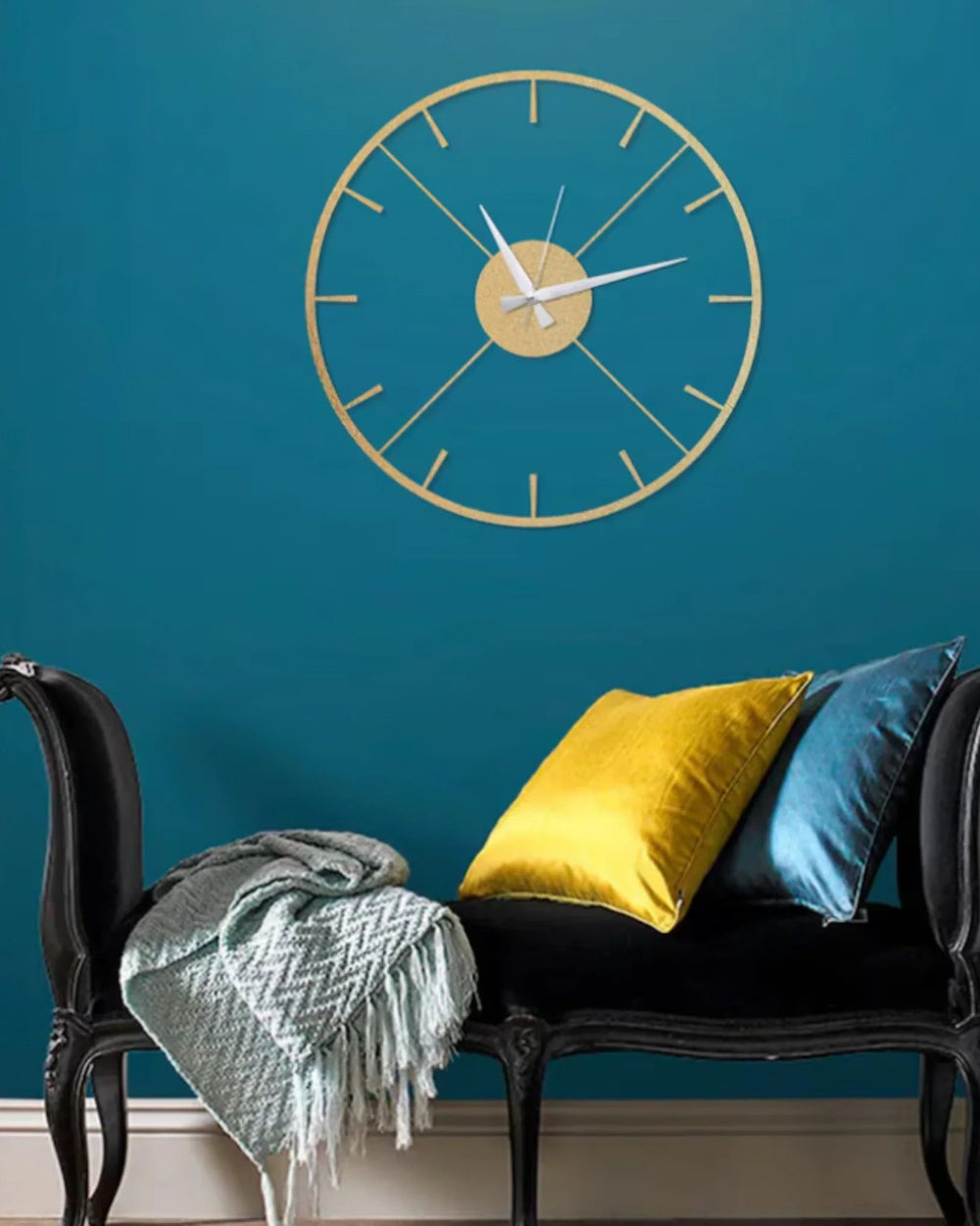 lines and strips black and gold wallclock